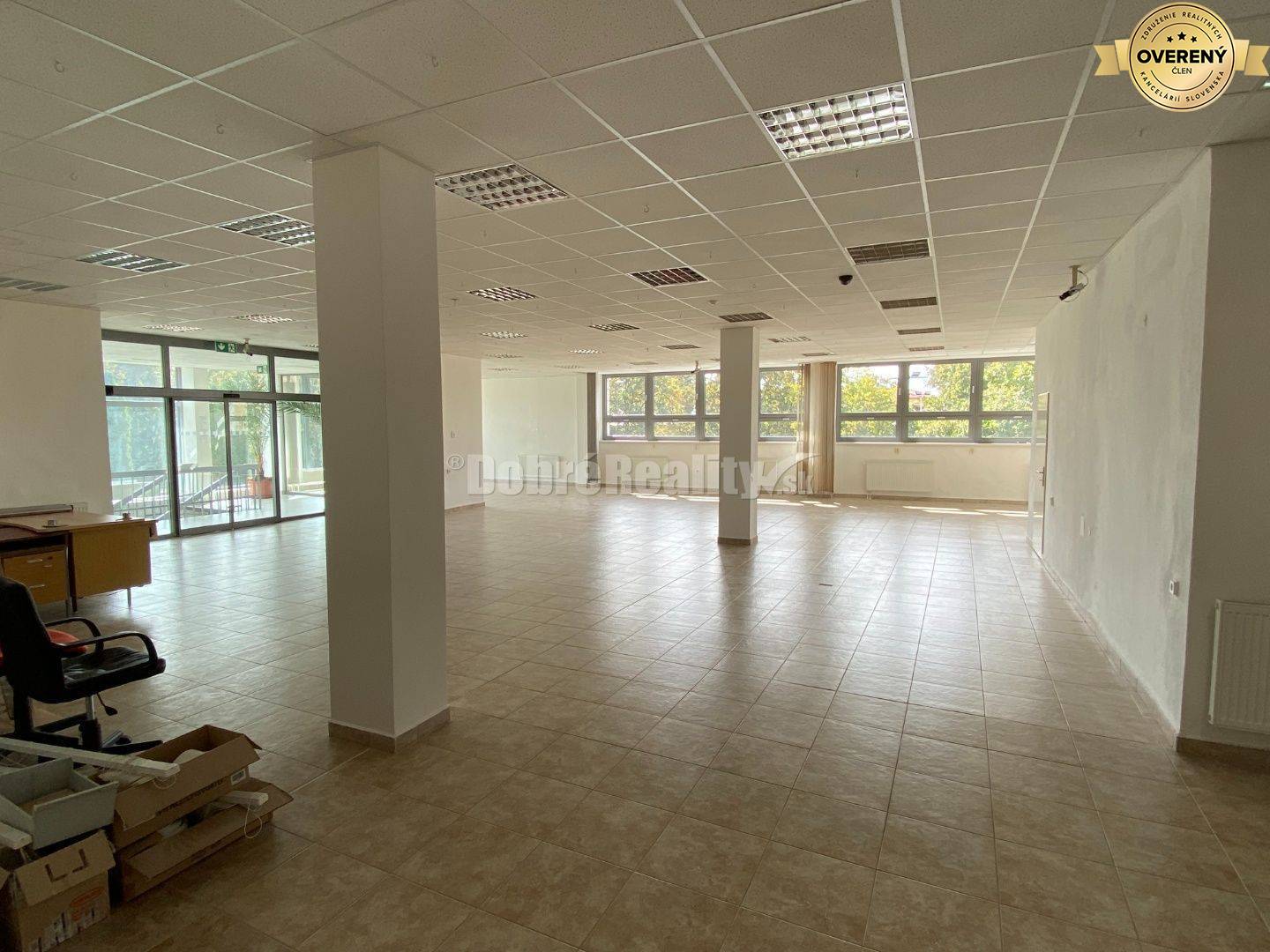 Na prenájom pekný obchodný priestor o rozlohe 250m2 v Rimavskej Sobot