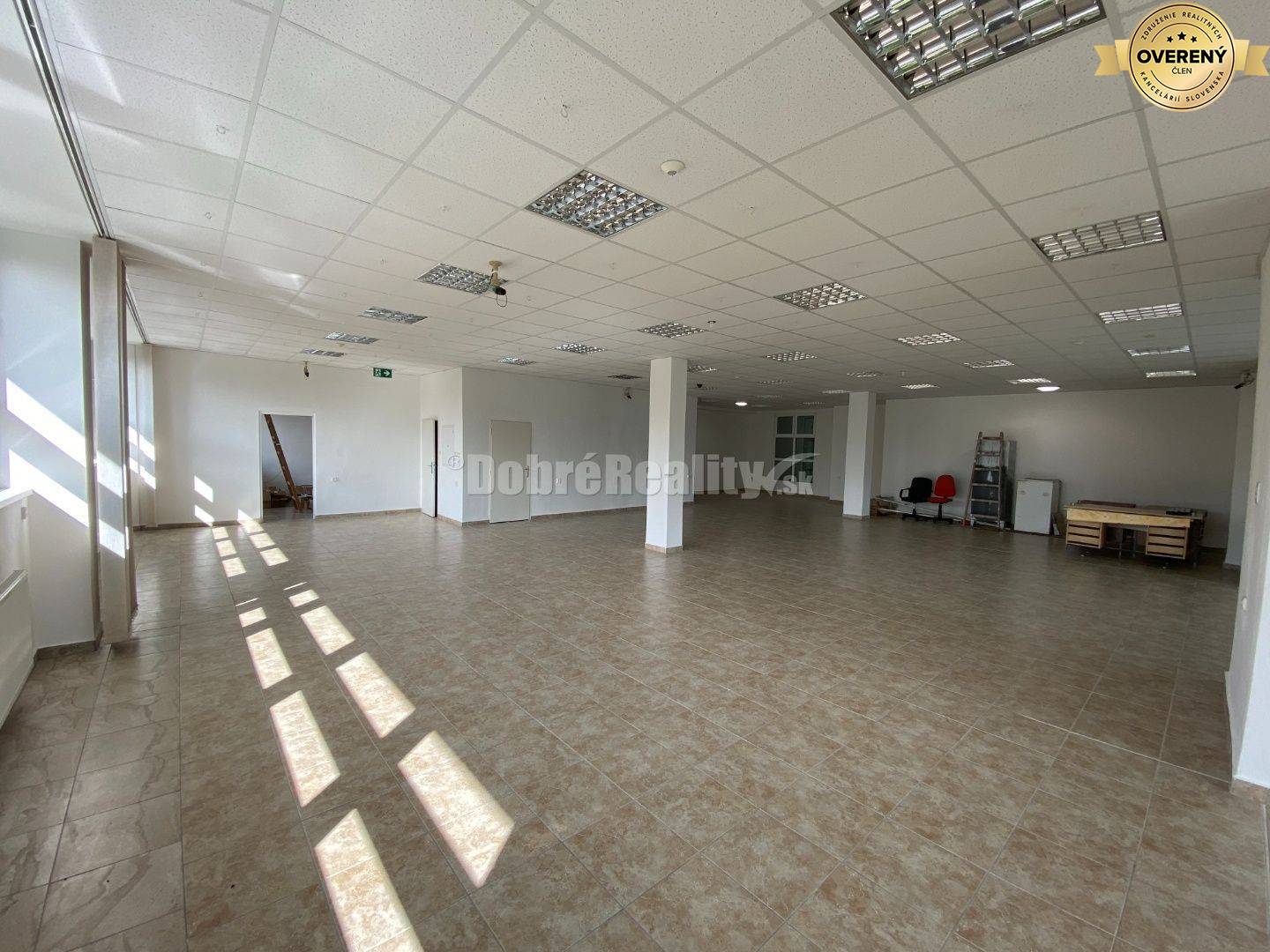 Na prenájom pekný obchodný priestor o rozlohe 250m2 v Rimavskej Sobot