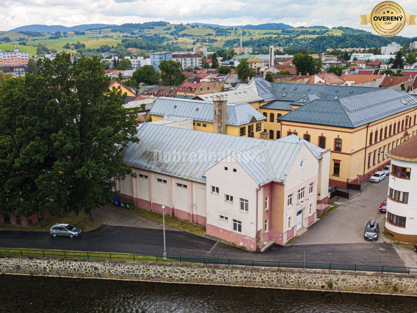 PREDAJ: Polyfunkčný objekt Sokolovňa, 1395 m2, Brezno