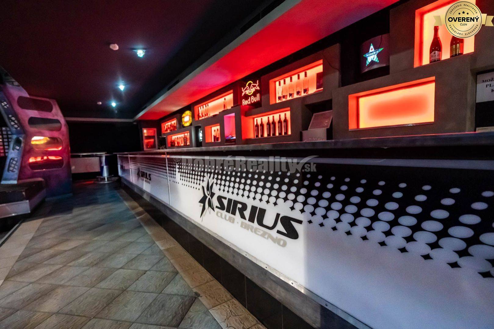 PREDAJ: Polyfunkčný objekt Sokolovňa, 1395 m2, Brezno