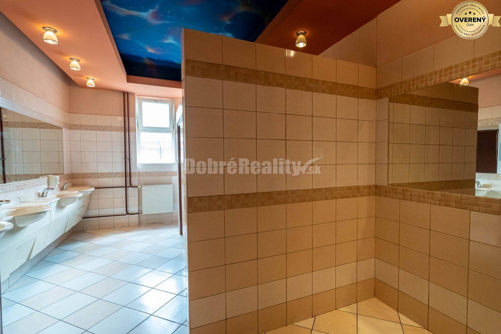 PREDAJ: Polyfunkčný objekt Sokolovňa, 1395 m2, Brezno