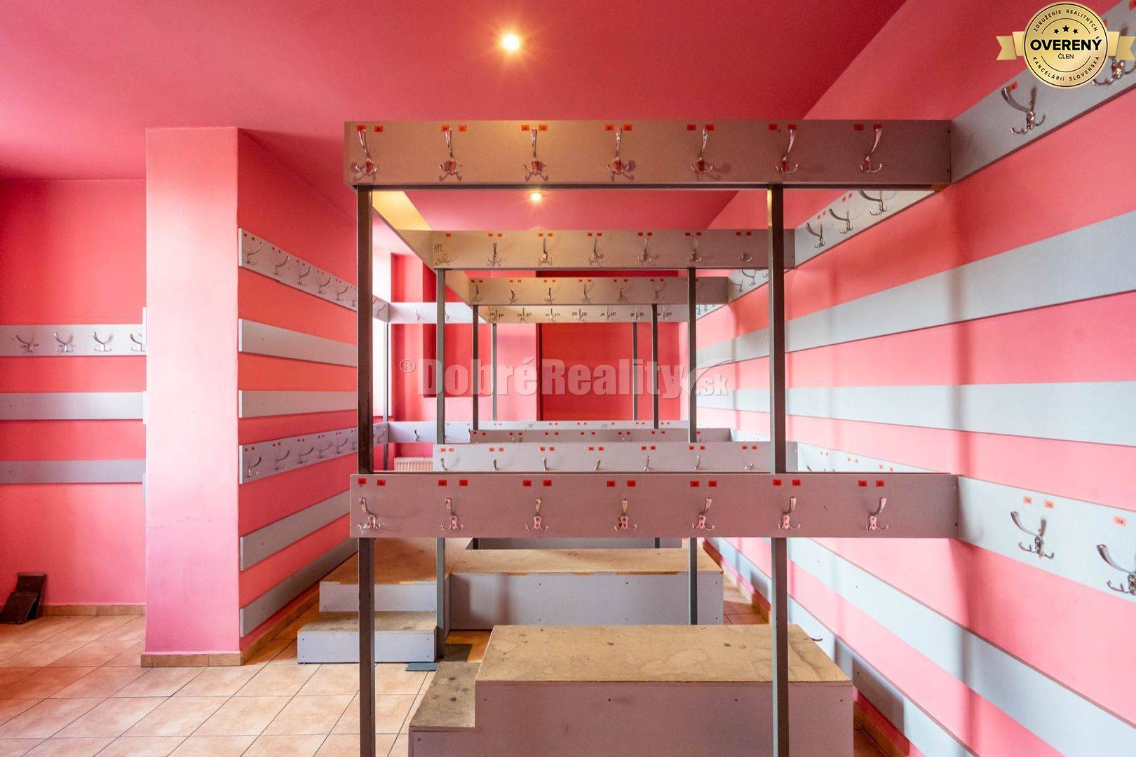 PRENÁJOM: Sokolovňa - hlavná sála, 815 m2, Brezno