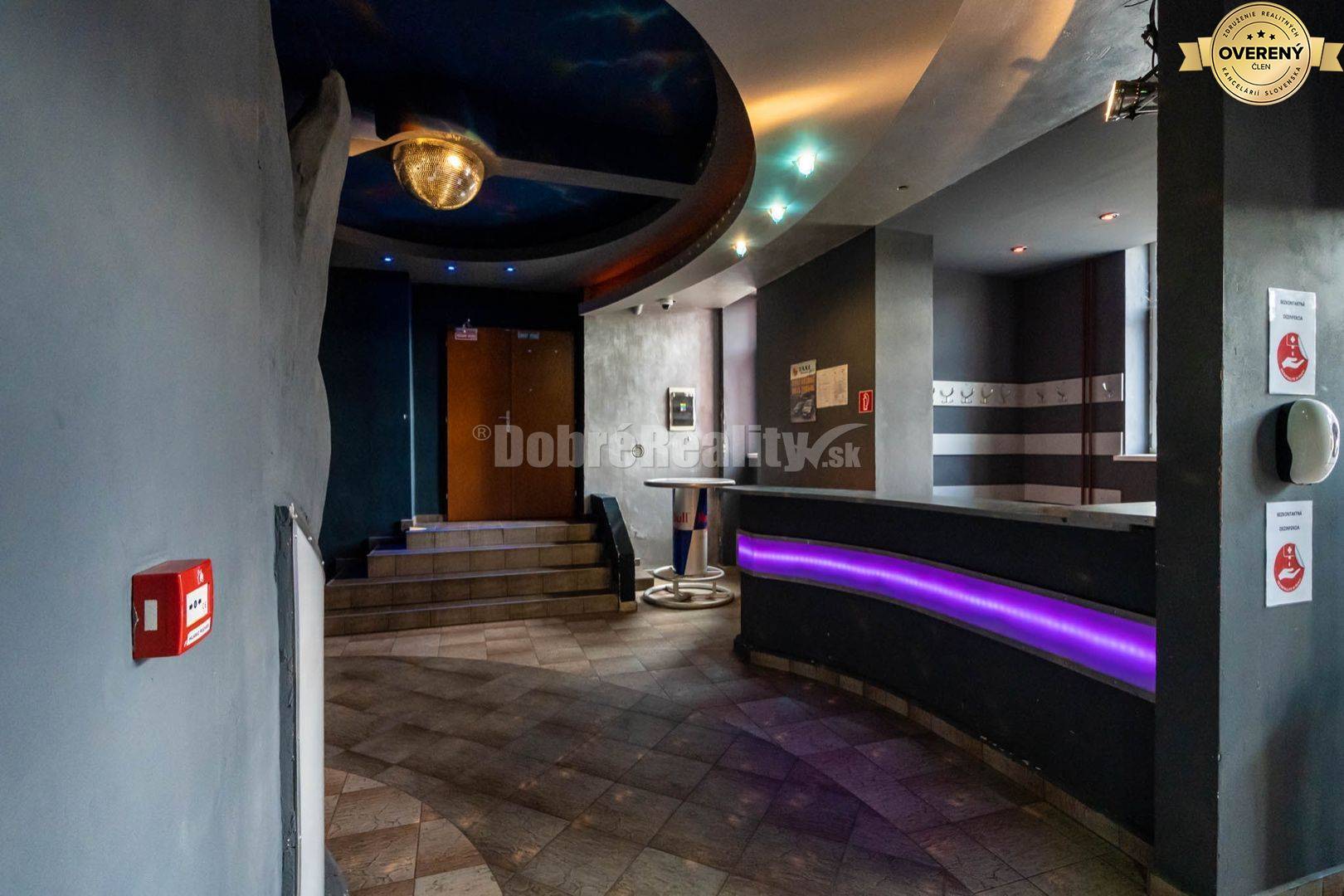 PRENÁJOM: Sokolovňa - hlavná sála, 815 m2, Brezno