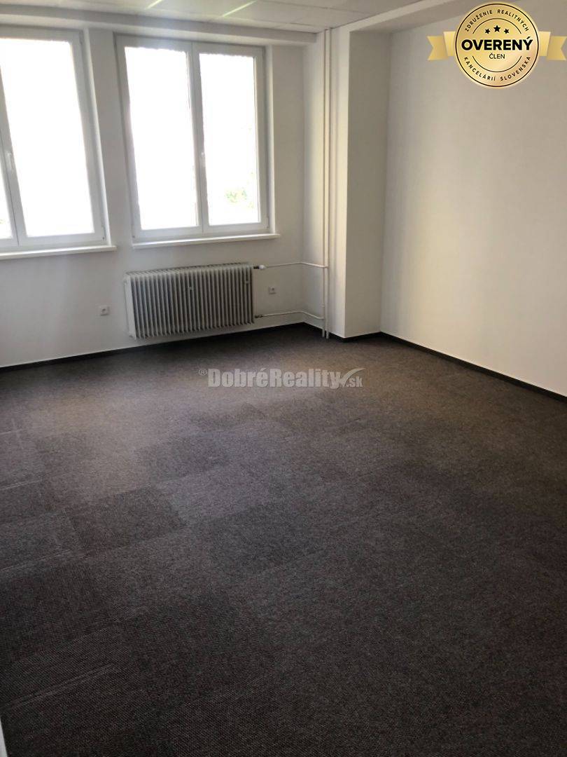 Na prenajom lacná priestranna kancelária na Dlhej ulici.