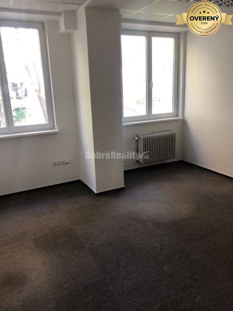 Na prenajom lacná priestranna kancelária na Dlhej ulici.