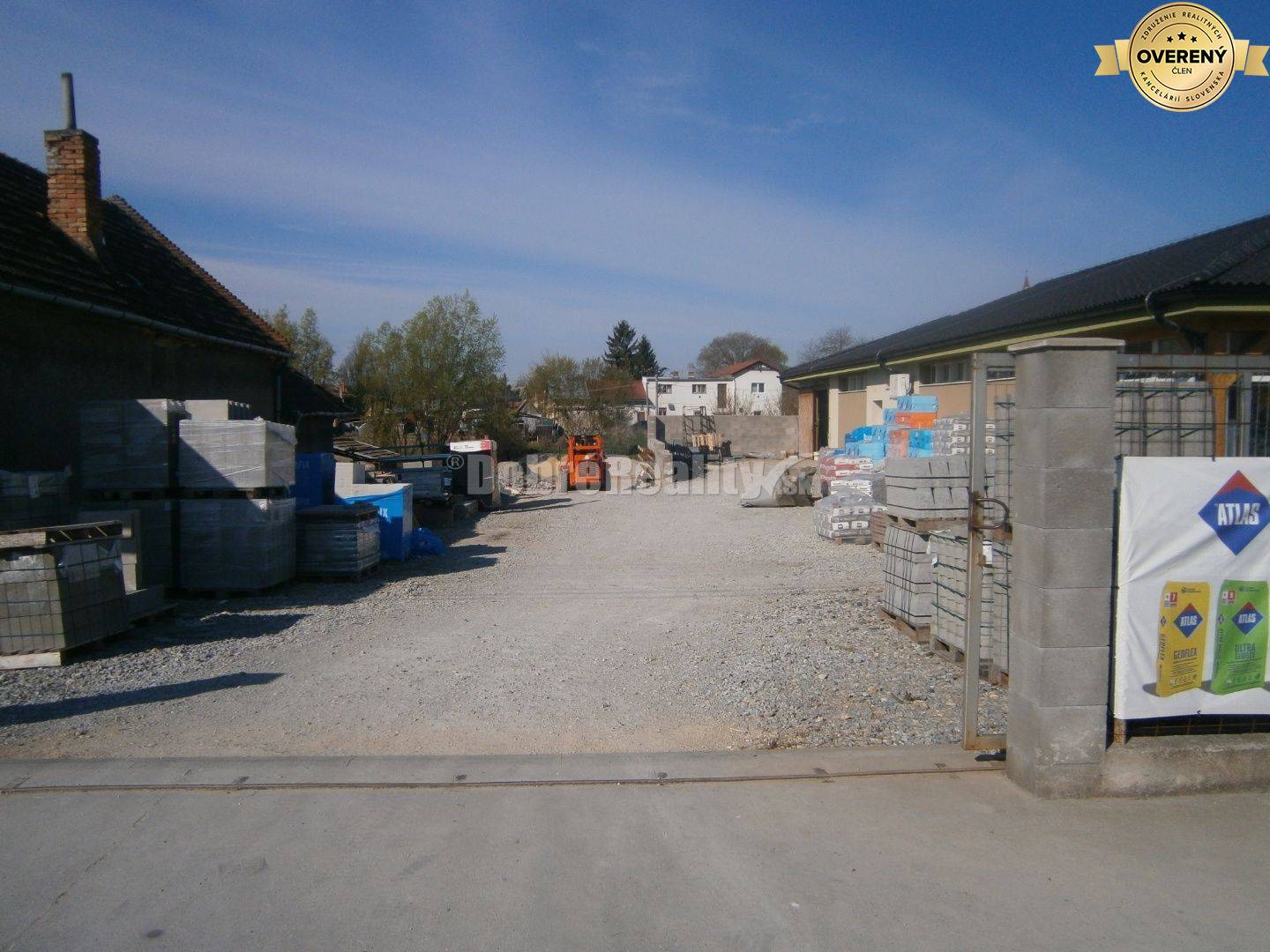 Predajňa rozličného tovaru v obci Kolta na predaj.