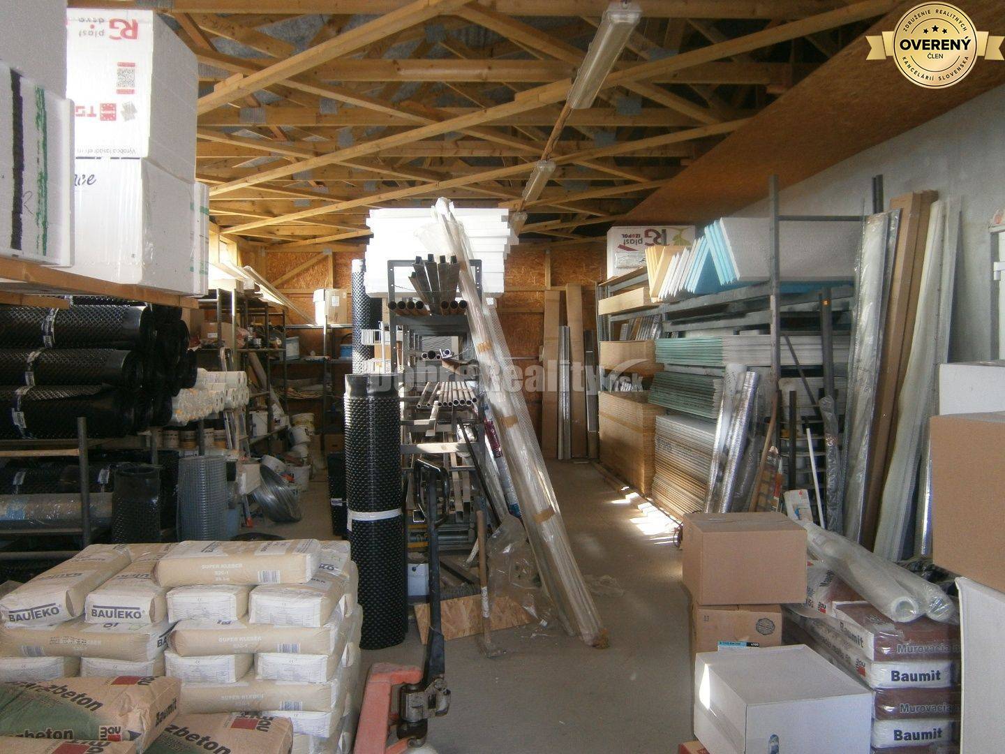 Predajňa rozličného tovaru v obci Kolta na predaj.