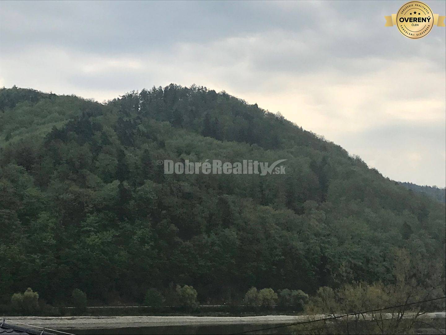 PREDAJ: pozemok pre rodinný dom - 937 m2 Považská Bystrica časť Miloch