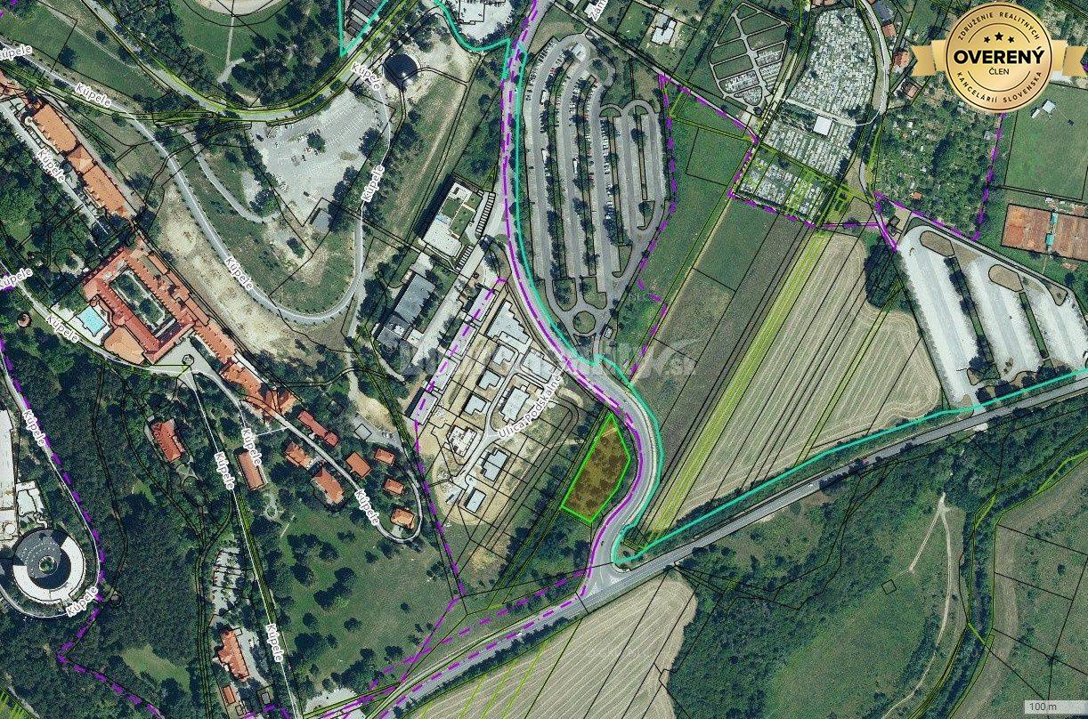 Na prenájom - Podnikateľsky atraktívny pozemok v Bojniciach so širokým