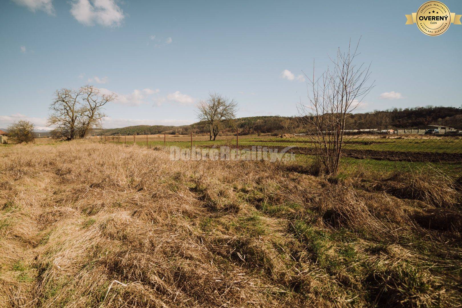 PREDAJ: Pozemok pre výstavbu menšieho rodinného domu, 764 m2, Veľká Lú