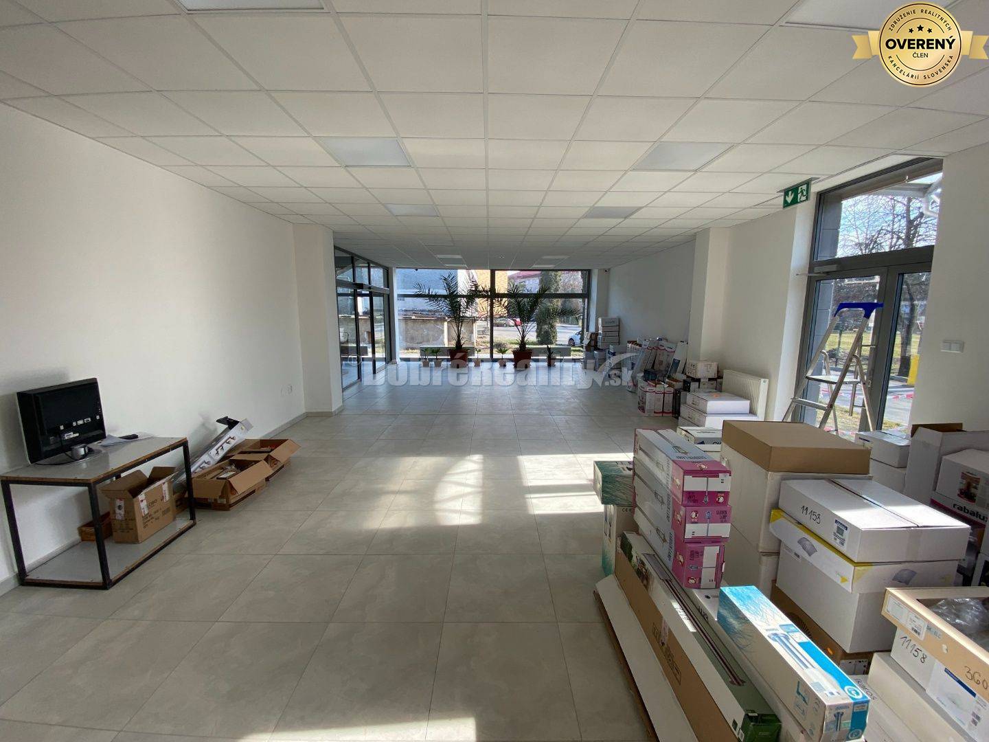 Na prenájom pekný obchodný priestor o rozlohe 110 m2 v Rimavskej Sobo