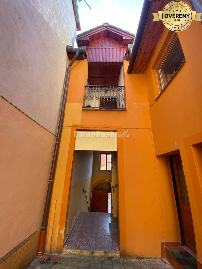 Na predaj polyfunkčná budova v centre mesta na podnikanie alebo na býv