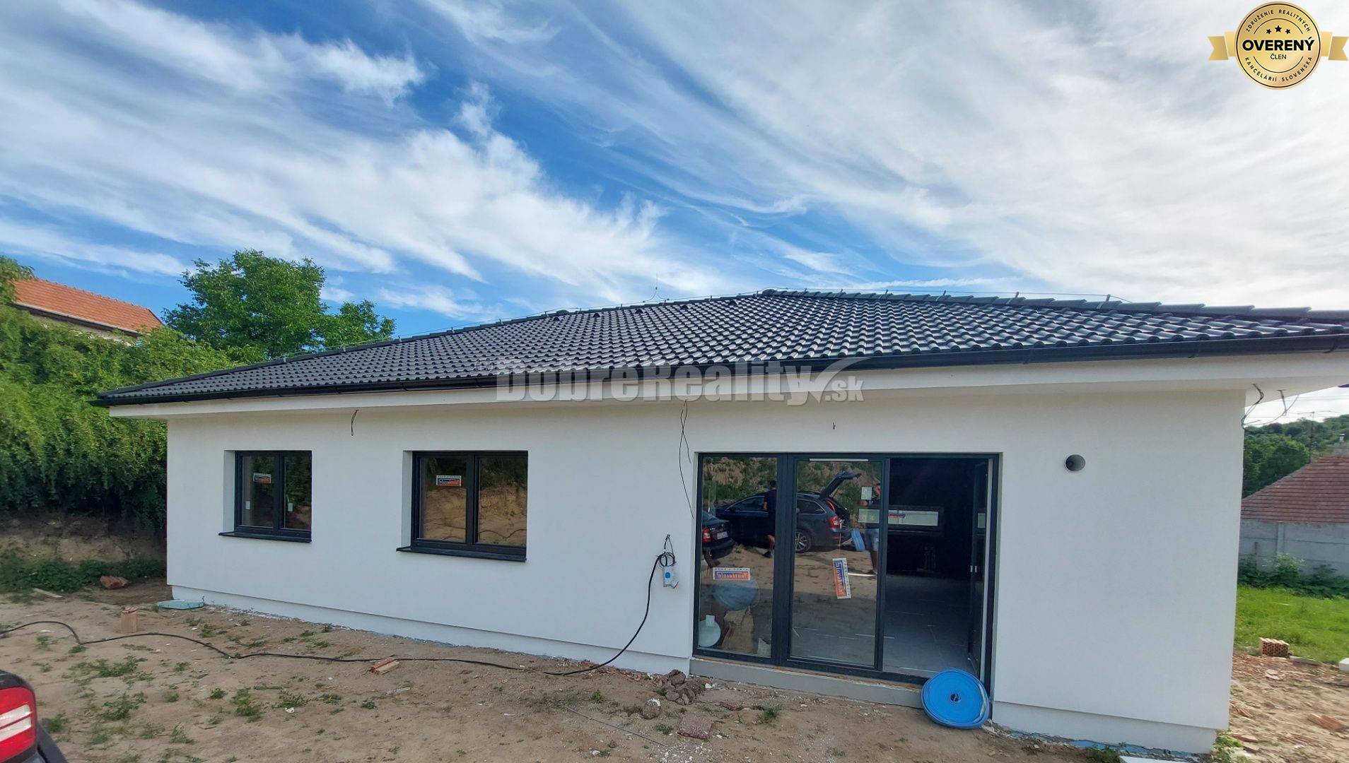 Novostavba rodinného domu - bungalov, na predaj v obci Semerovo !