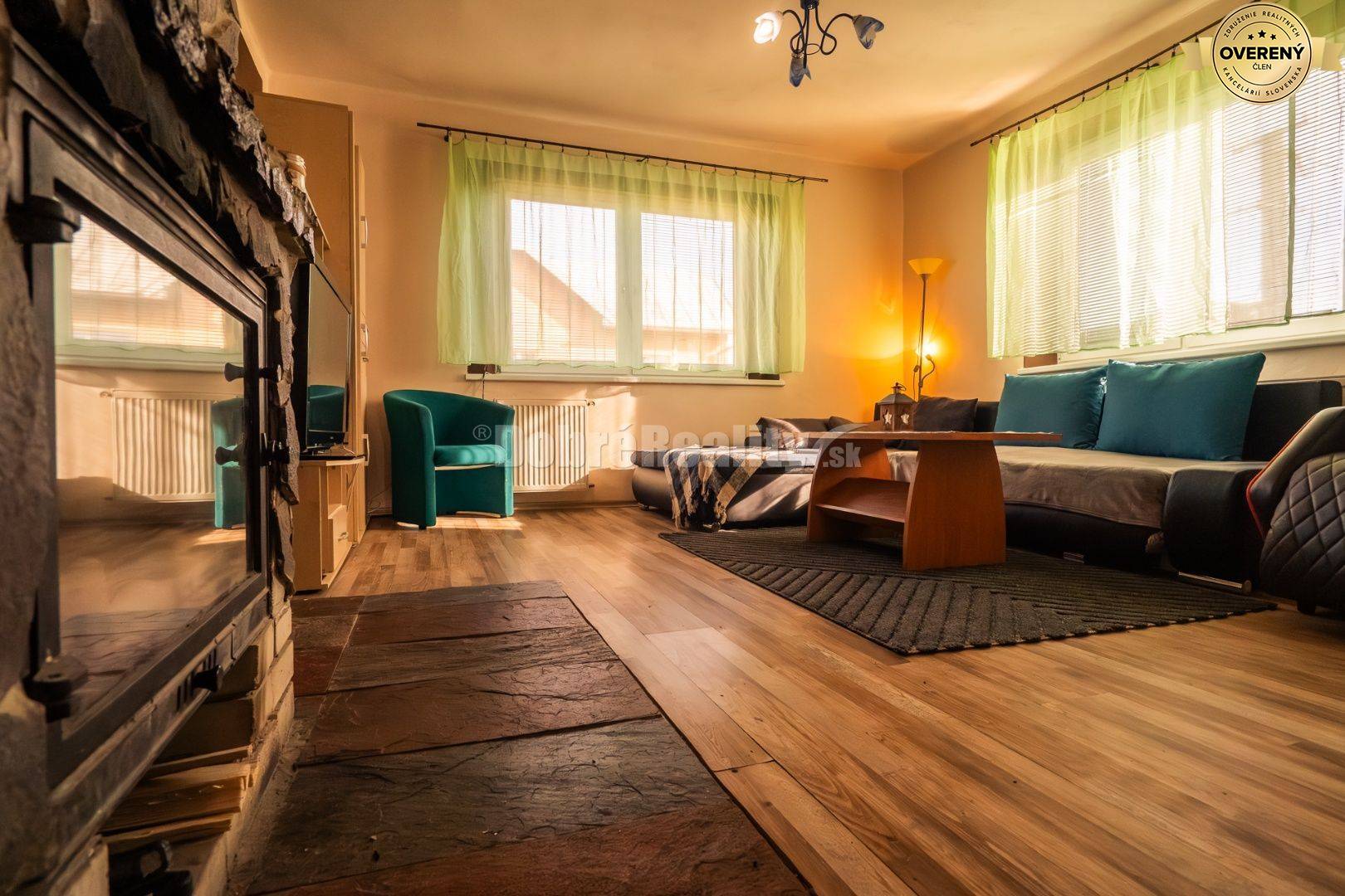 PREDAJ: Dvojgeneračný dom s veľkým pozemkom na okraji obce, 260 m2, Zá