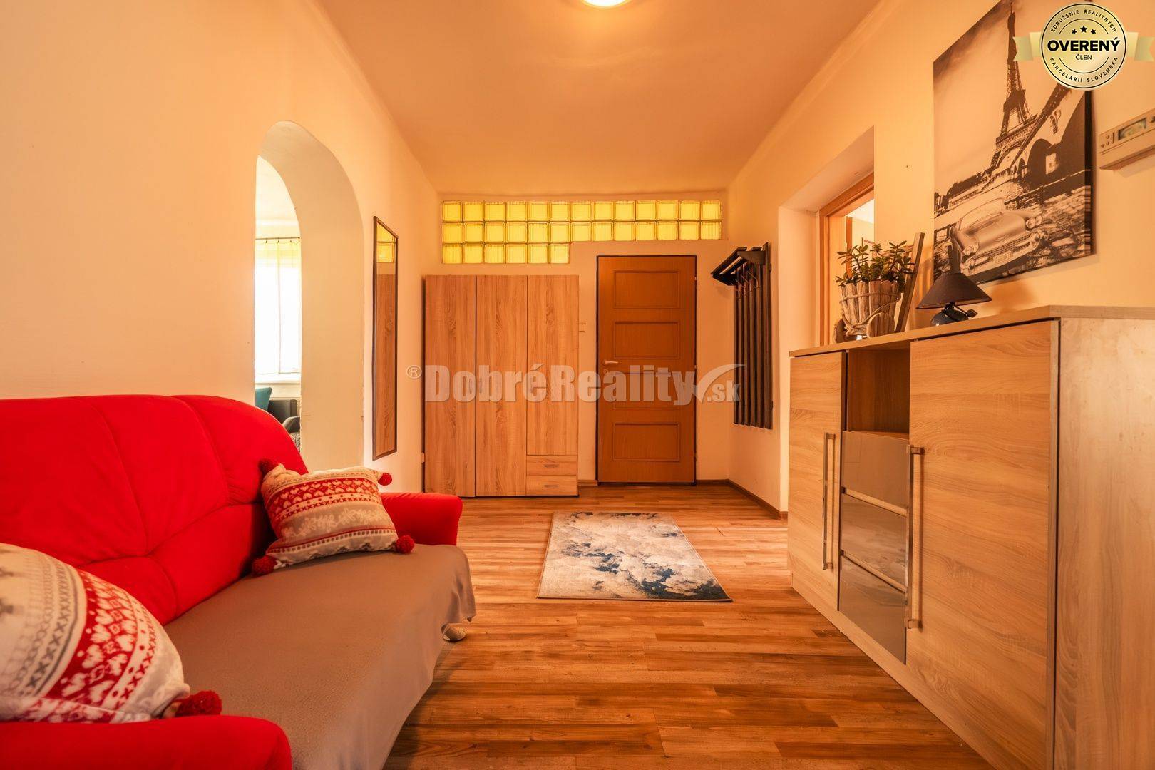 PREDAJ: Dvojgeneračný dom s veľkým pozemkom na okraji obce, 260 m2, Zá