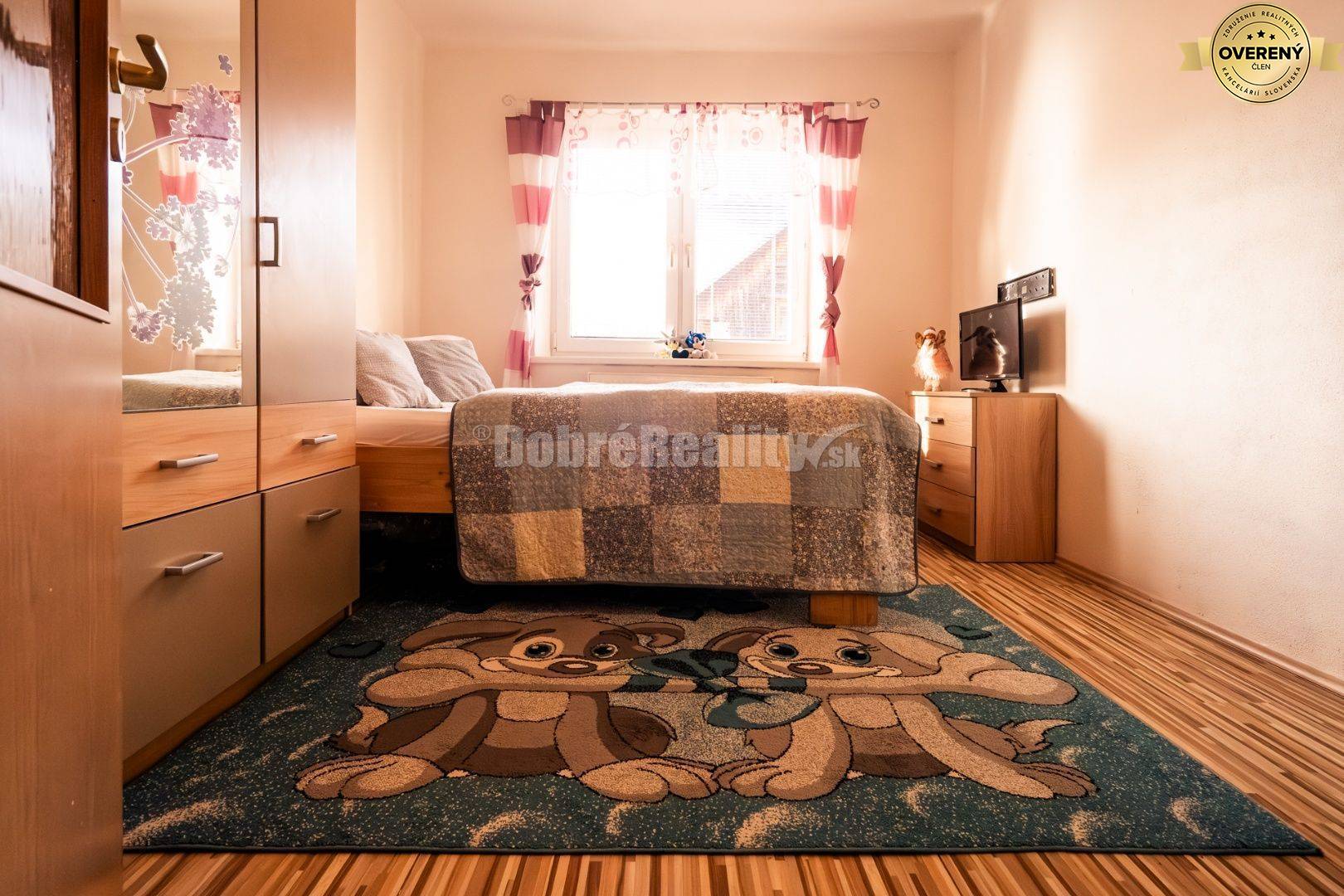 PREDAJ: Dvojgeneračný dom s veľkým pozemkom na okraji obce, 260 m2, Zá