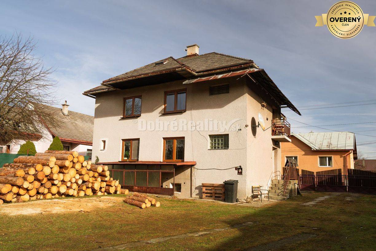 PREDAJ: Dvojgeneračný dom s veľkým pozemkom na okraji obce, 260 m2, Zá