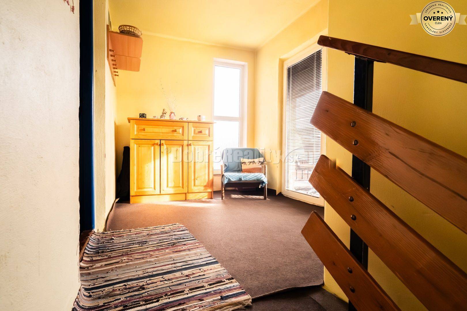 PREDAJ: Dvojgeneračný dom s veľkým pozemkom na okraji obce, 260 m2, Zá