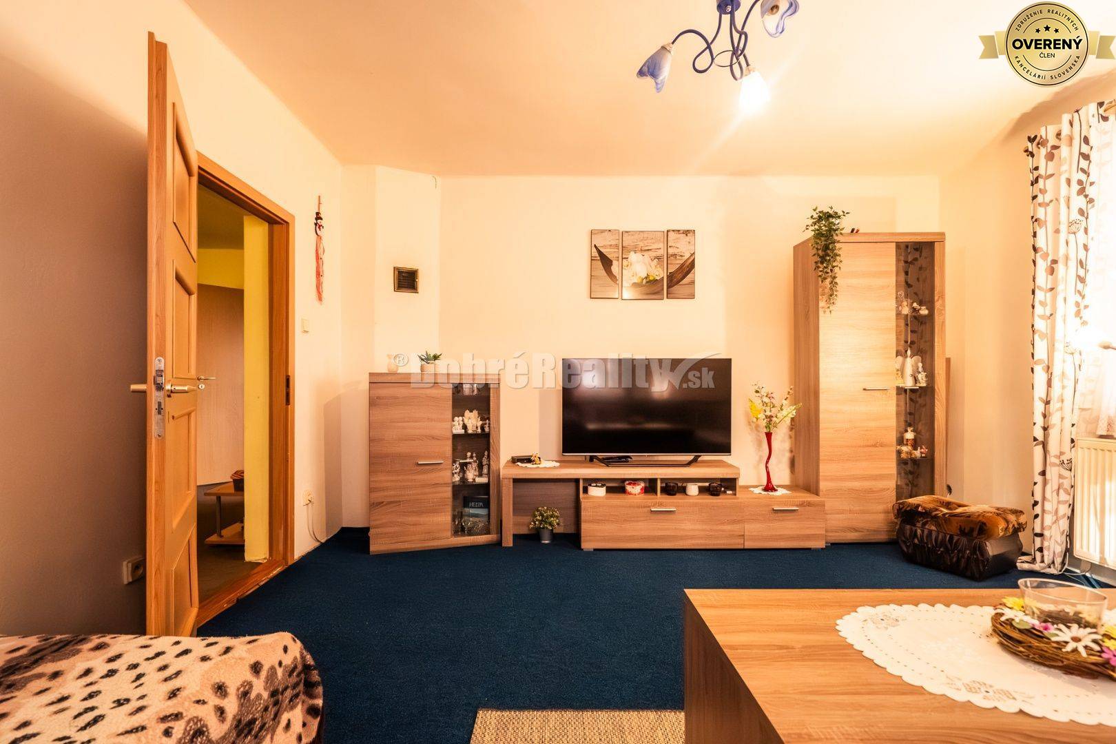 PREDAJ: Dvojgeneračný dom s veľkým pozemkom na okraji obce, 260 m2, Zá