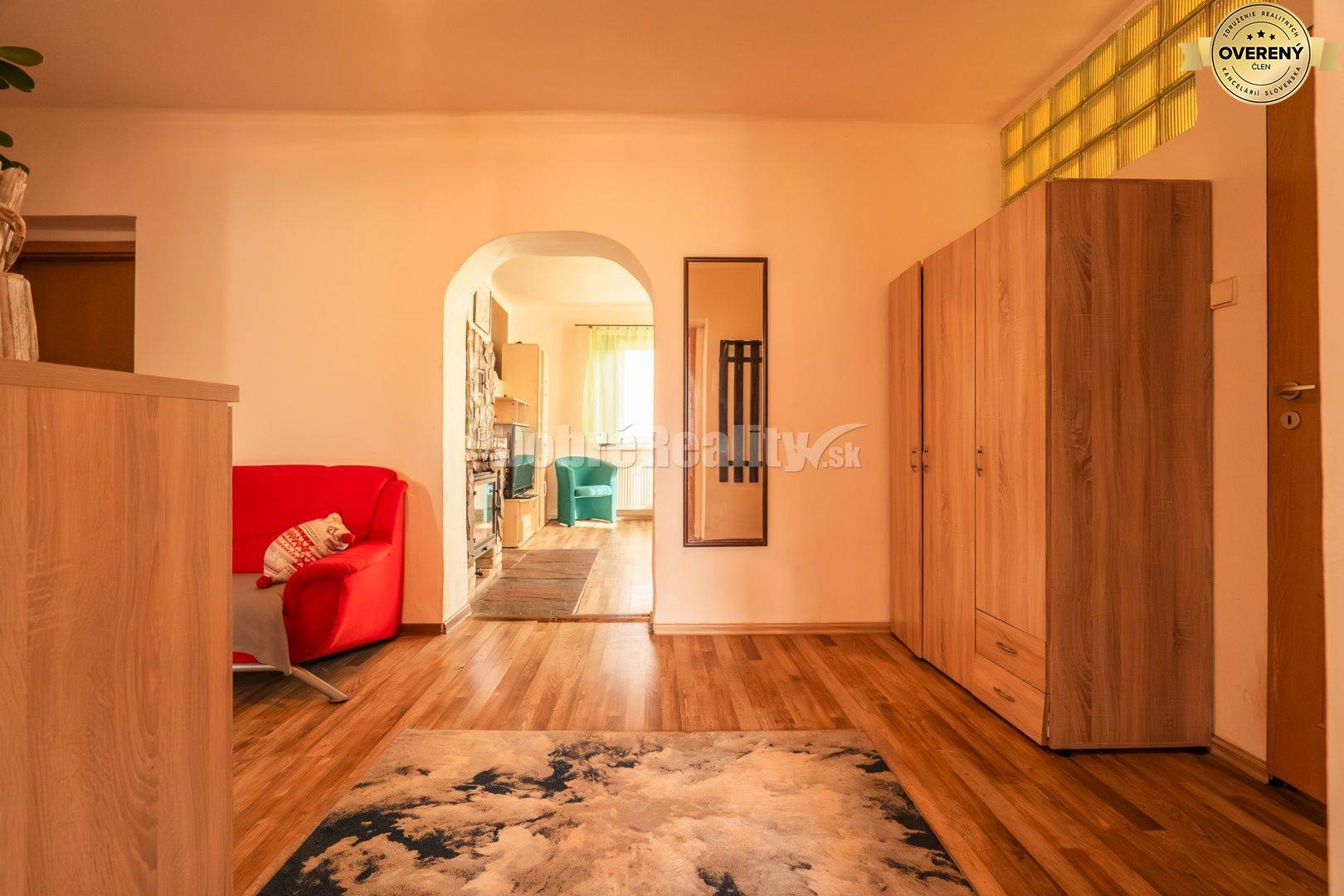 PREDAJ: Dvojgeneračný dom s veľkým pozemkom na okraji obce, 260 m2, Zá