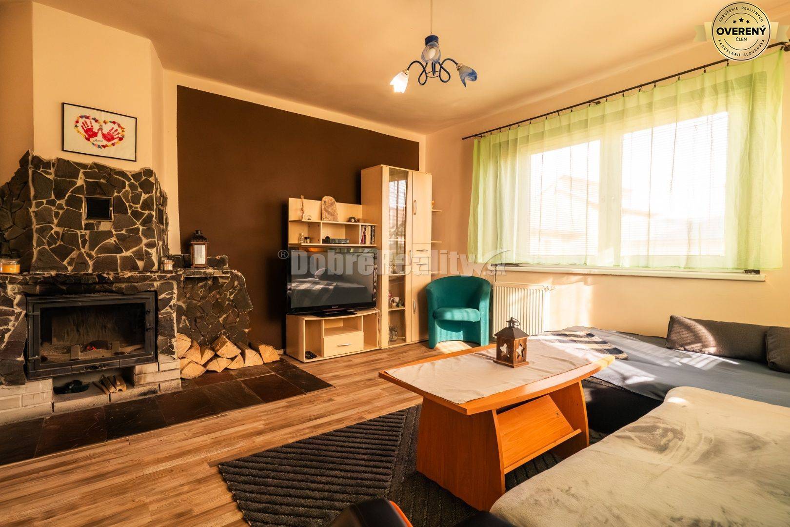 PREDAJ: Dvojgeneračný dom s veľkým pozemkom na okraji obce, 260 m2, Zá