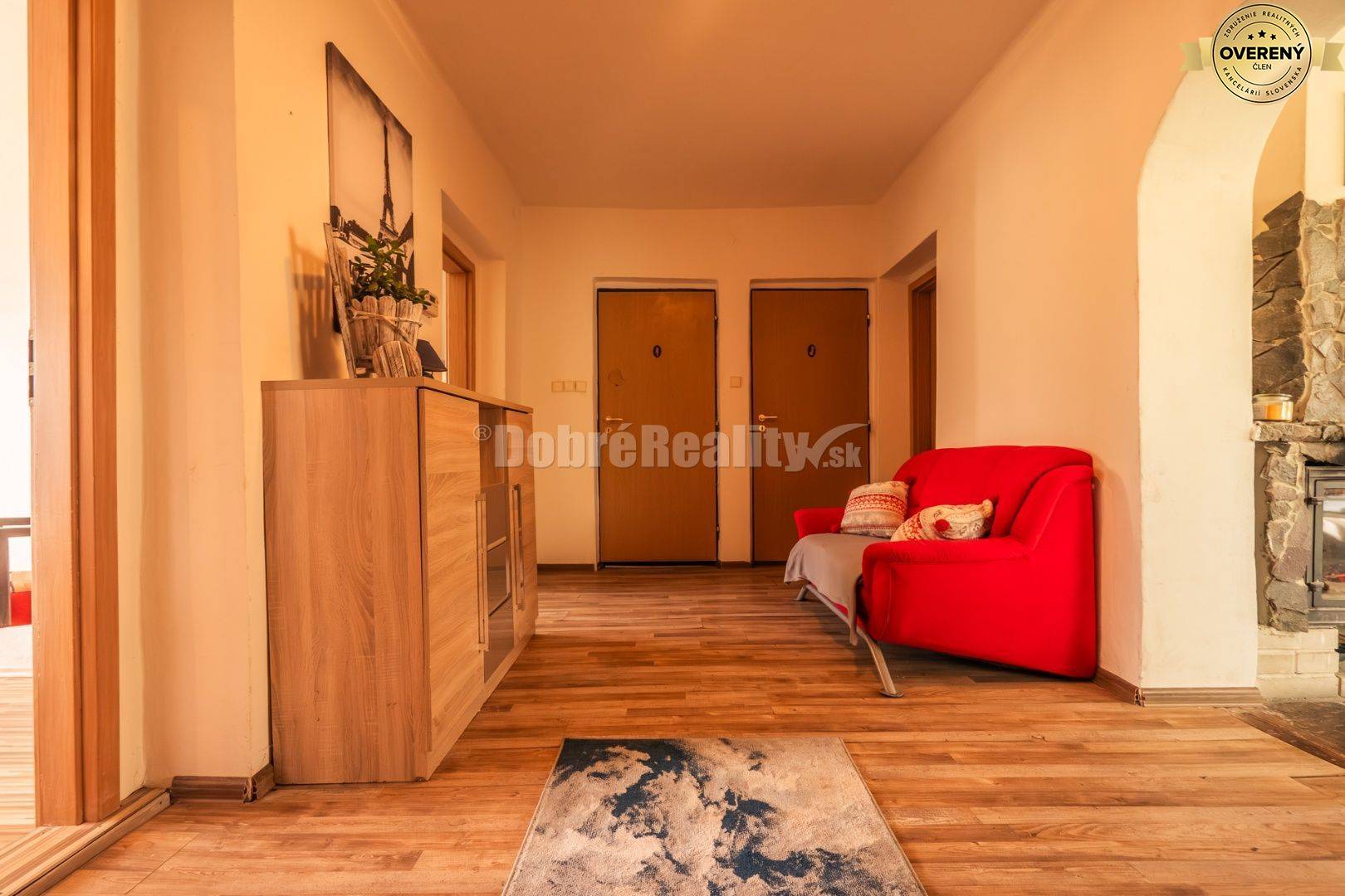 PREDAJ: Dvojgeneračný dom s veľkým pozemkom na okraji obce, 260 m2, Zá