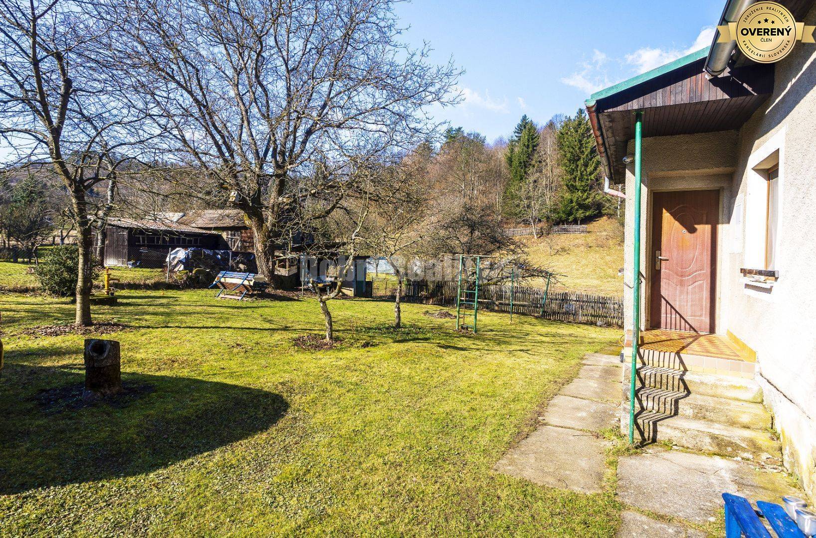 PREDAJ Rodinný dom s veľkým pozemkom a vlastnou studňou, Sklené, okres