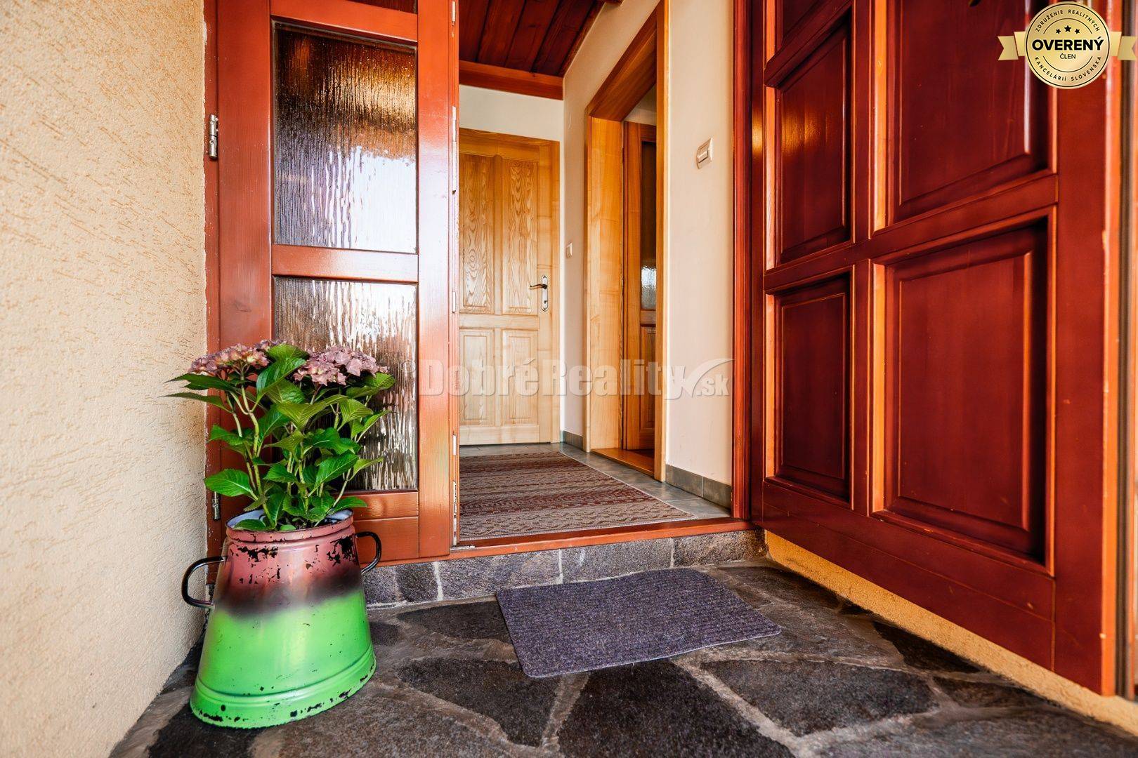 PREDAJ: Rodinný dom na brehu Čierneho Hrona s menším pozemkom, 160 m2,