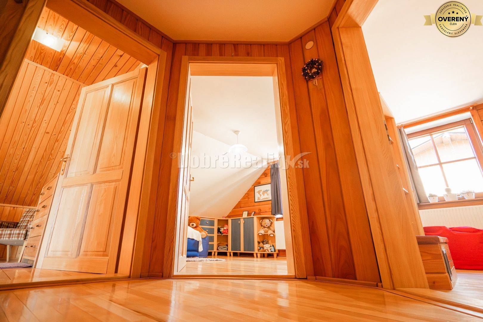 PREDAJ: Rodinný dom na brehu Čierneho Hrona s menším pozemkom, 160 m2,