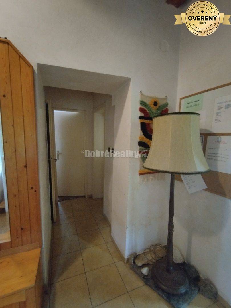 Viacgeneračný priestranný dom po kompletnej rekonštrukcii , vhodný aj