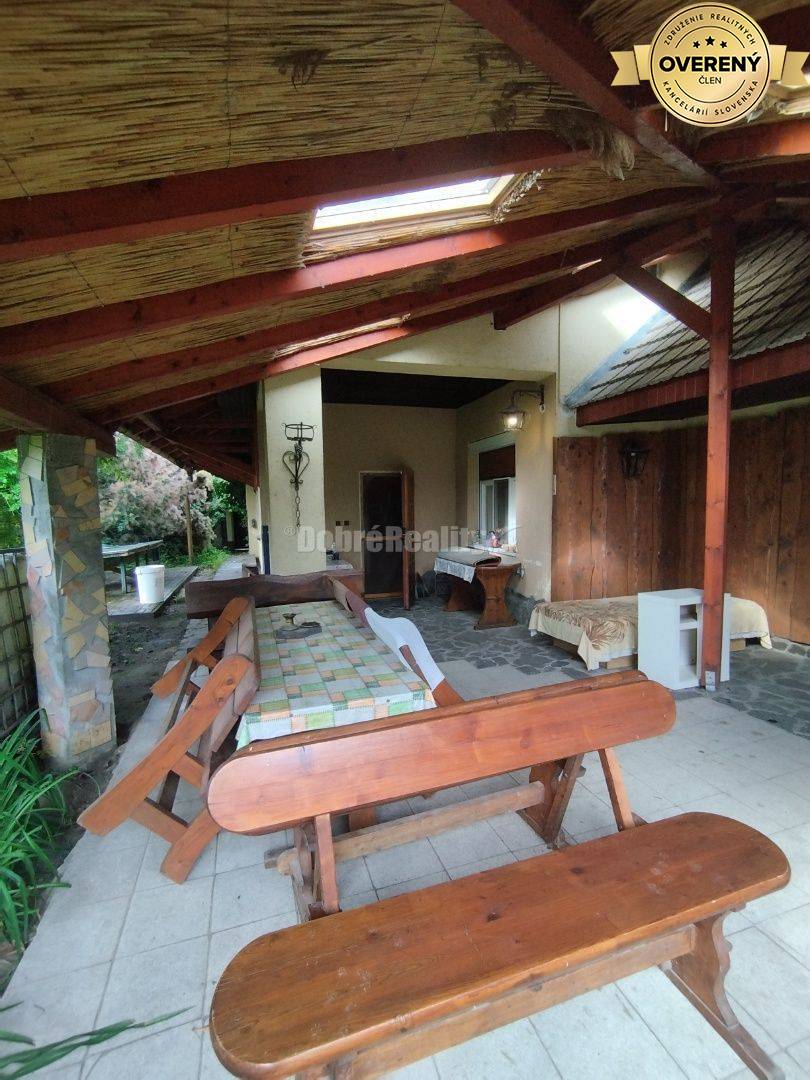 Viacgeneračný priestranný dom po kompletnej rekonštrukcii , vhodný aj