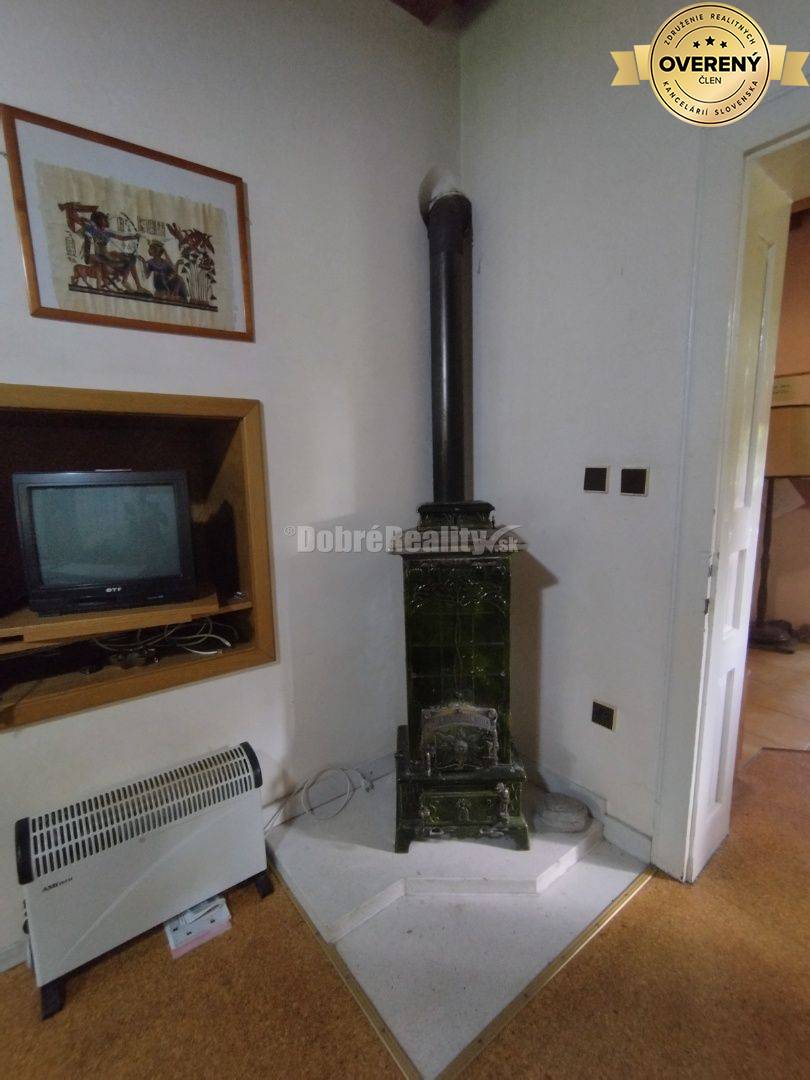 Viacgeneračný priestranný dom po kompletnej rekonštrukcii , vhodný aj