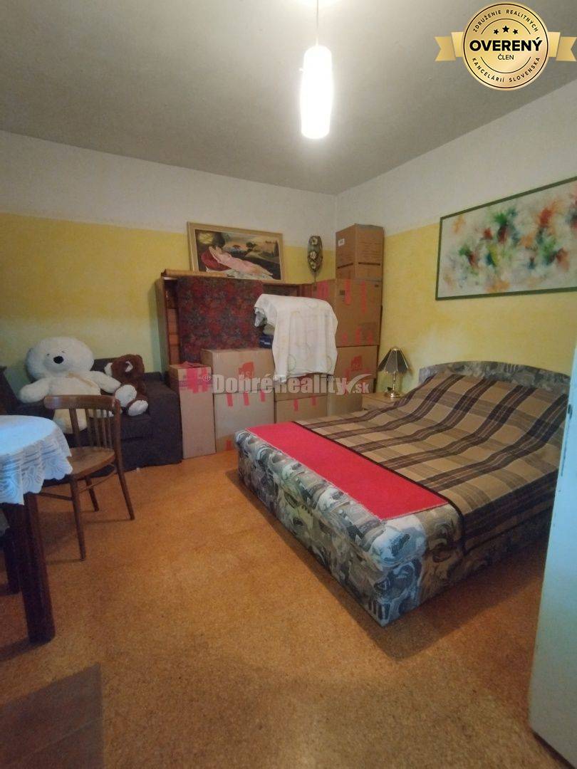 Viacgeneračný priestranný dom po kompletnej rekonštrukcii , vhodný aj