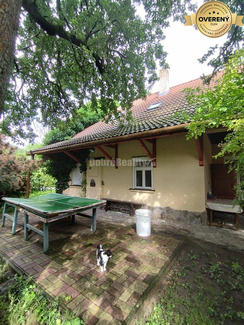 Viacgeneračný priestranný dom po kompletnej rekonštrukcii , vhodný aj