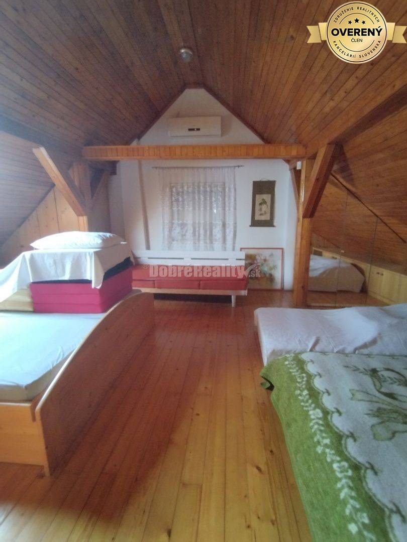 Viacgeneračný priestranný dom po kompletnej rekonštrukcii , vhodný aj