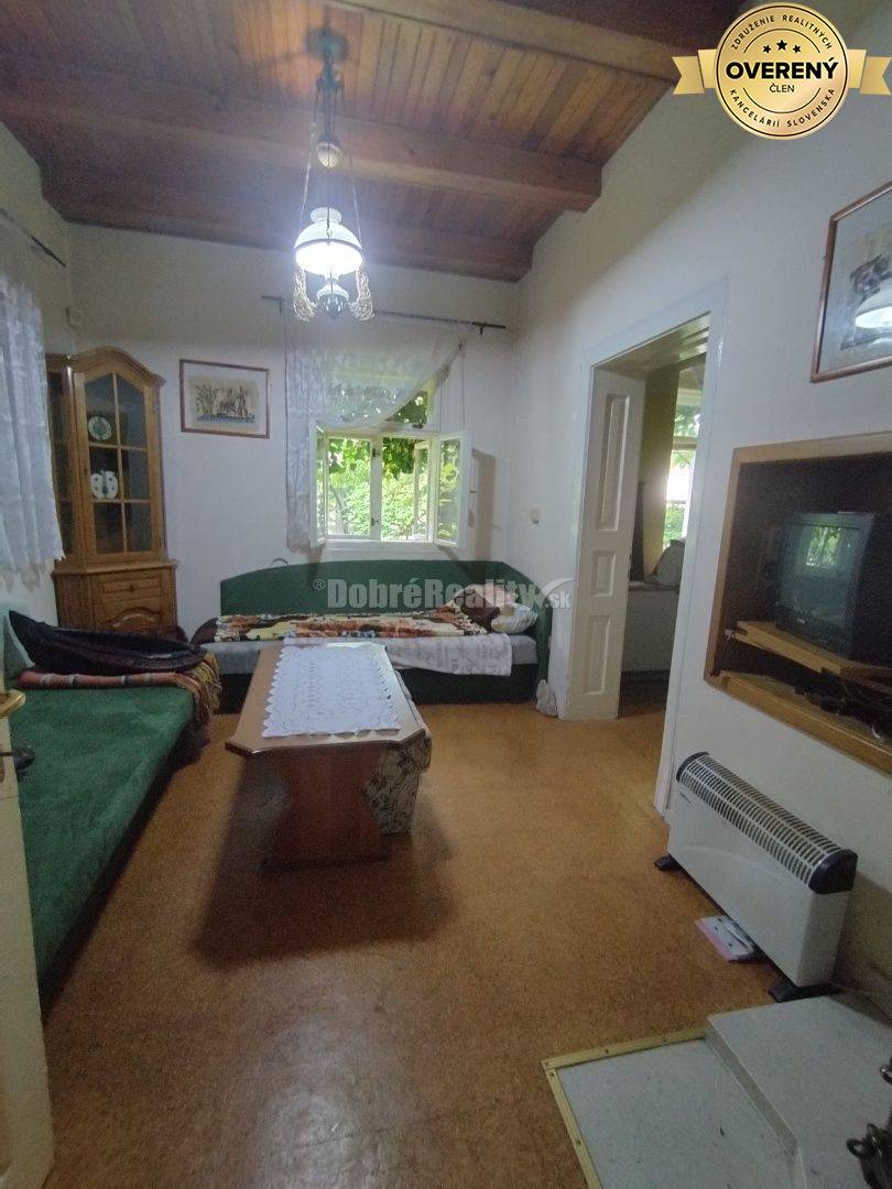 Viacgeneračný priestranný dom po kompletnej rekonštrukcii , vhodný aj