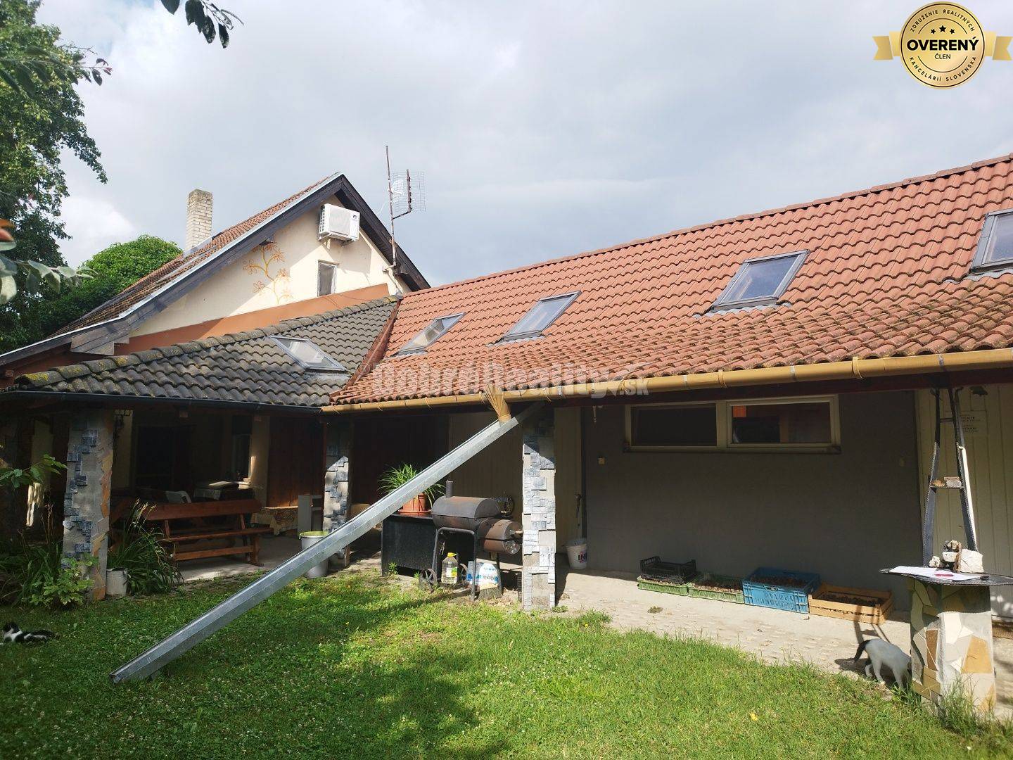 Viacgeneračný priestranný dom po kompletnej rekonštrukcii , vhodný aj