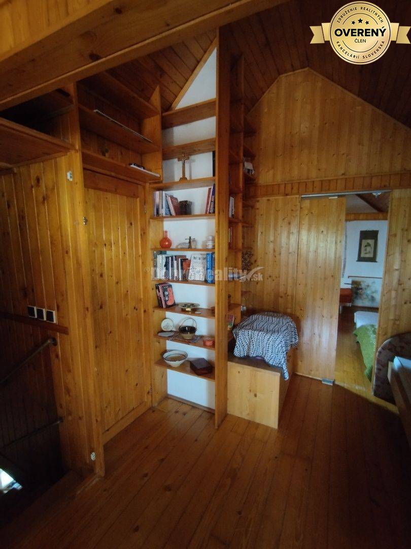 Viacgeneračný priestranný dom po kompletnej rekonštrukcii , vhodný aj