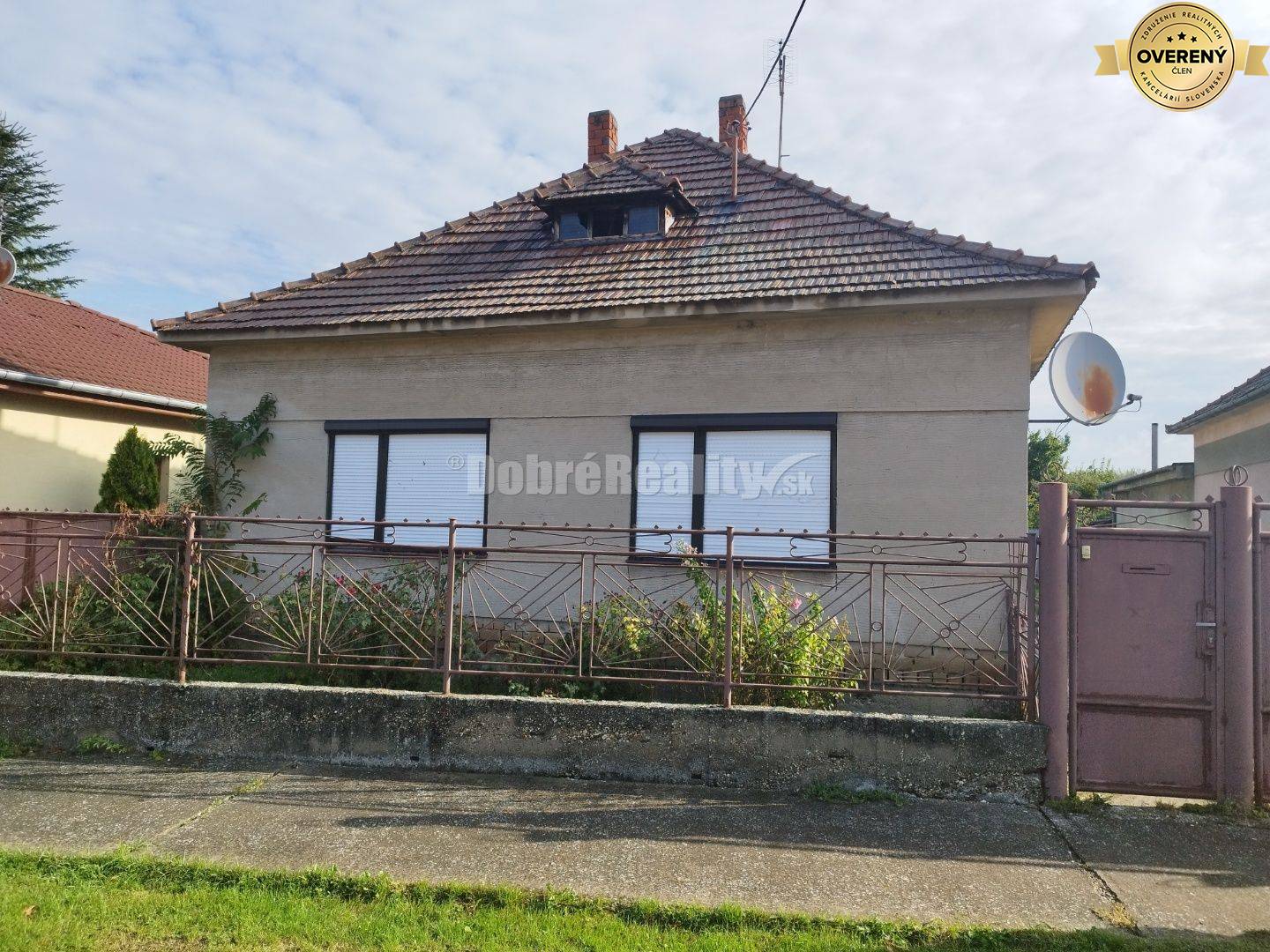 Zaujímavý a zachovalý 4 izbový rodinný dom v povodnom stave , v tichej