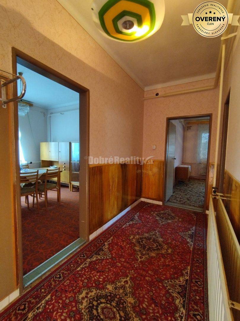 Zaujímavý a zachovalý 4 izbový rodinný dom v povodnom stave , v tichej