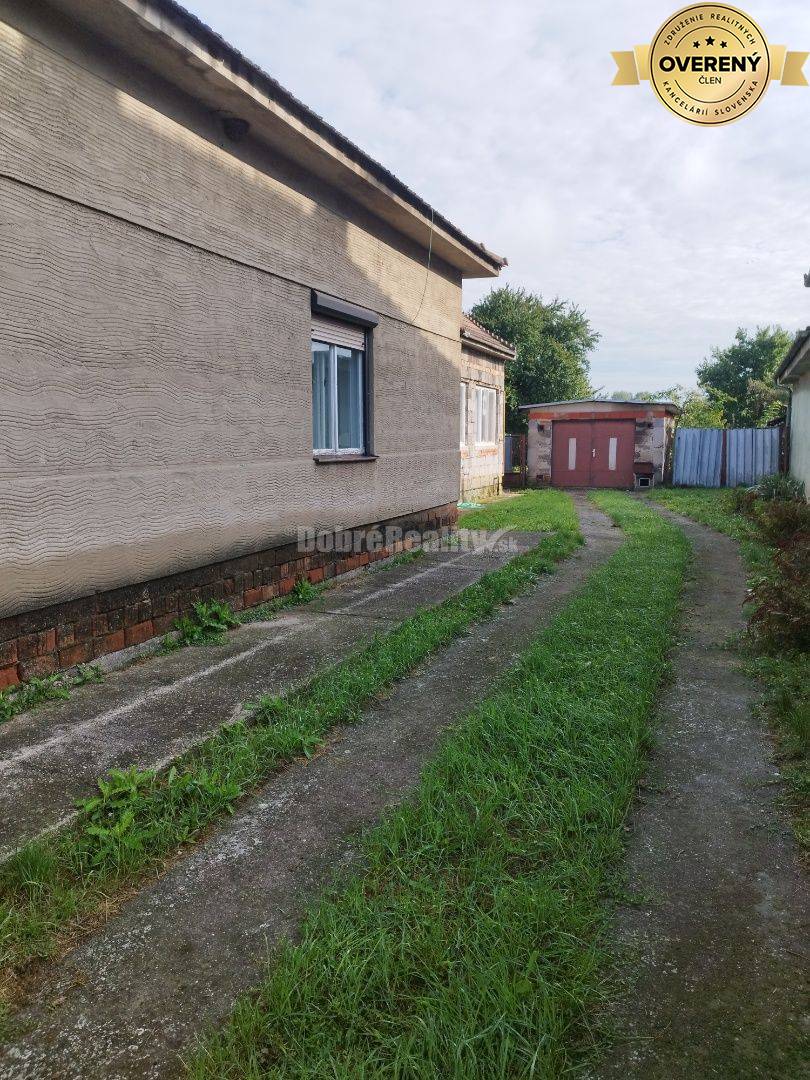 Zaujímavý a zachovalý 4 izbový rodinný dom v povodnom stave , v tichej