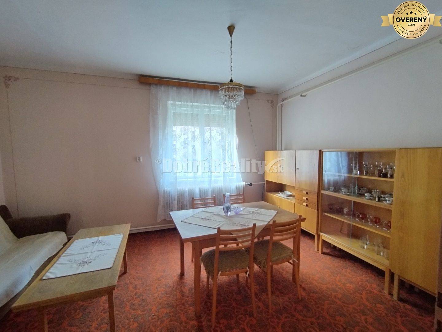 Zaujímavý a zachovalý 4 izbový rodinný dom v povodnom stave , v tichej