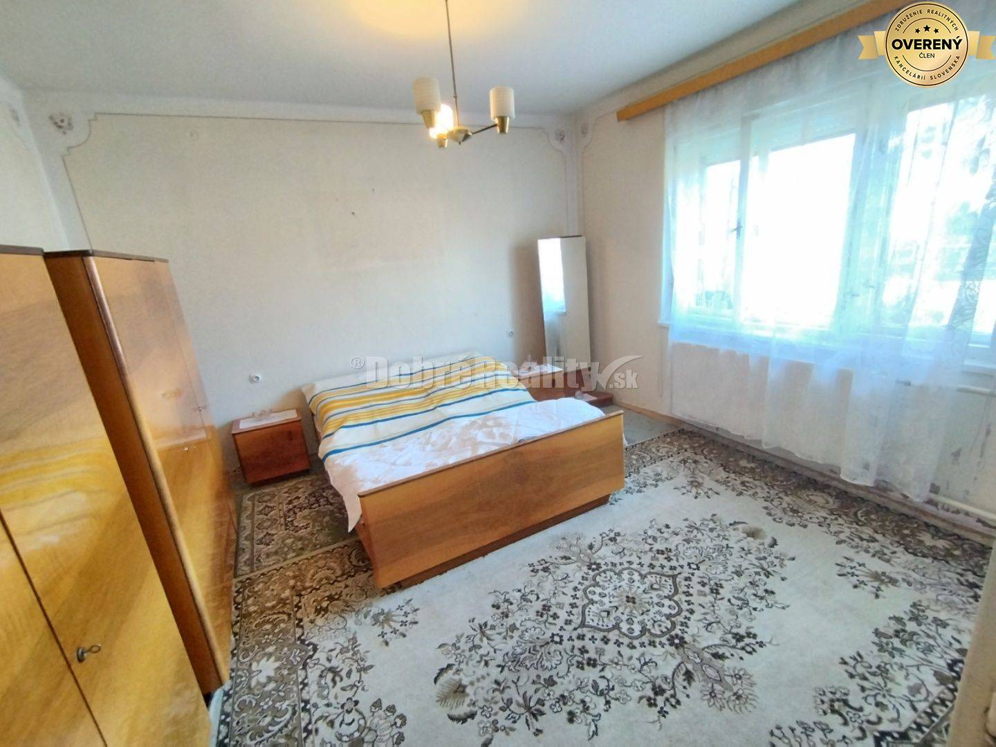 Zaujímavý a zachovalý 4 izbový rodinný dom v povodnom stave , v tichej