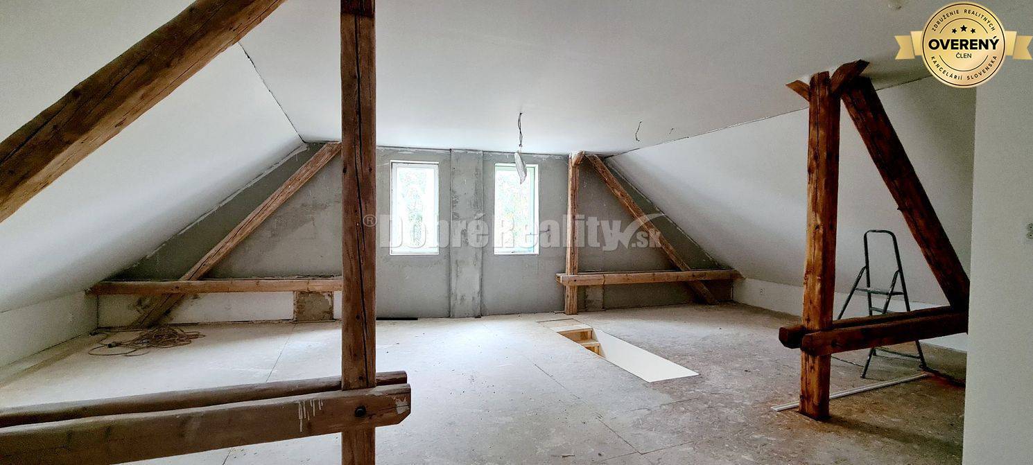 REZERVOVANÉ-objekt na bývanie aj podnikanie v centre obce Tešedíkovo,