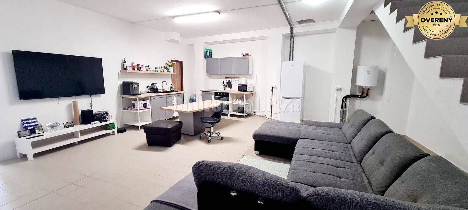 REZERVOVANÉ-objekt na bývanie aj podnikanie v centre obce Tešedíkovo,