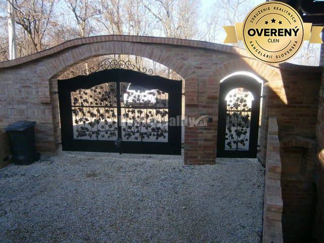 Chatkový komplex šiestich chát na predaj v obci Podhájska !