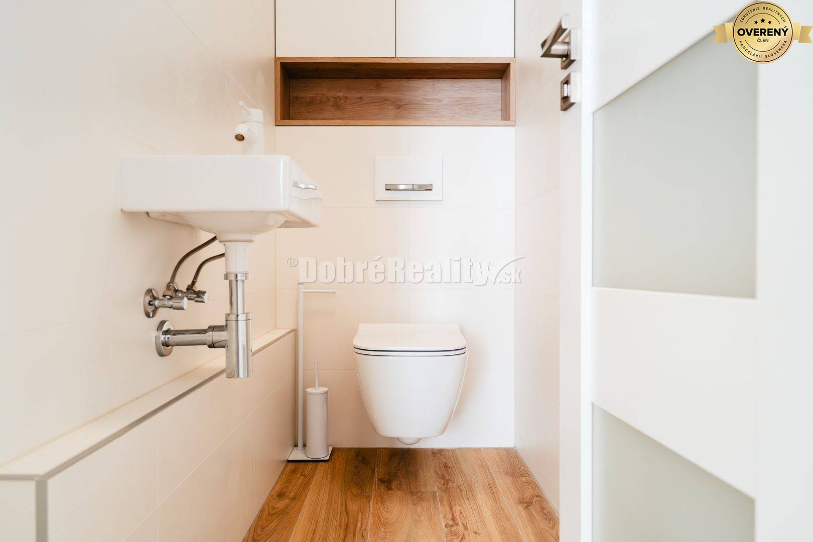 PREDAJ: Nadštandardný, zariadený 4 izbový byt v exkluzívnej rezidencii