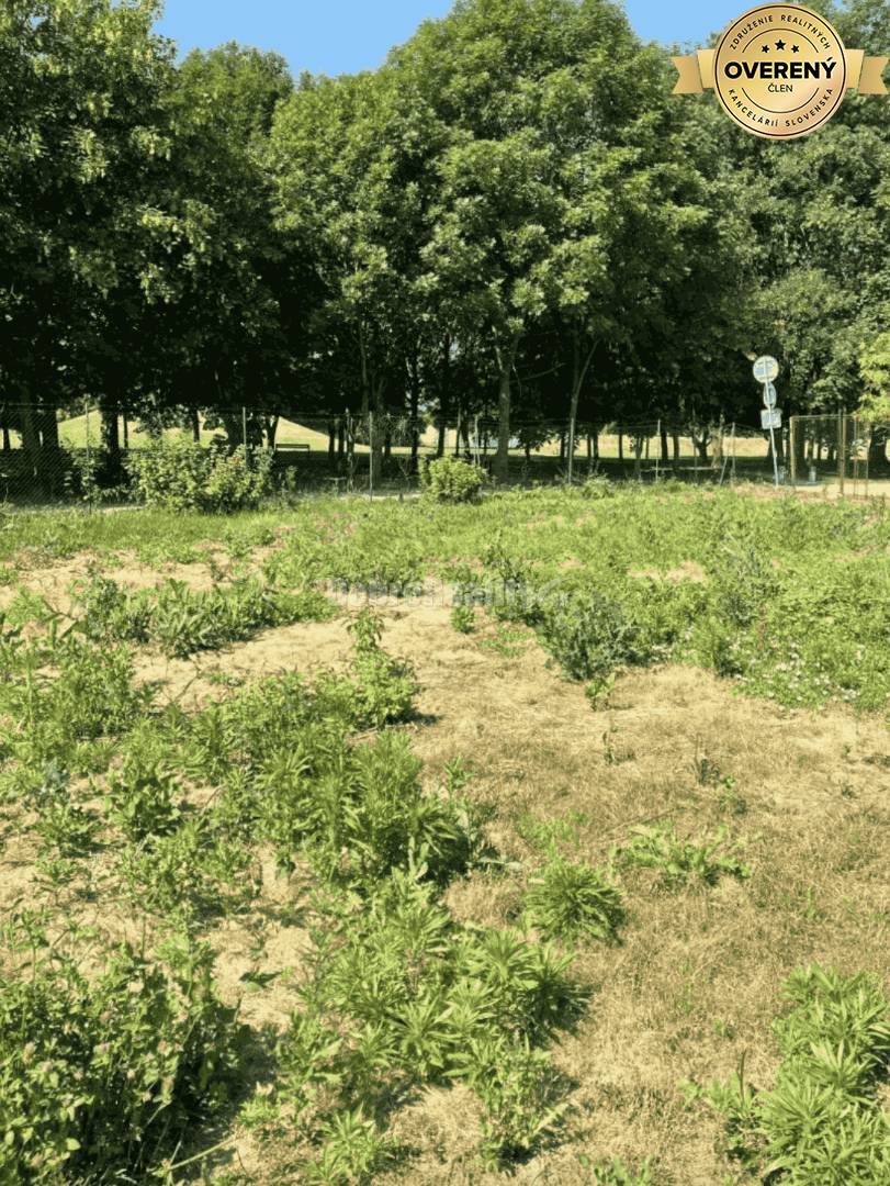 Stavebný pozemok na predaj...