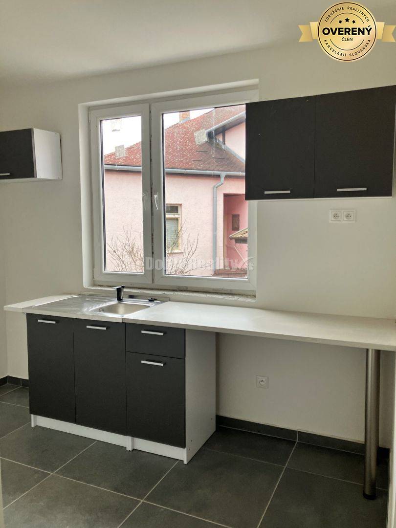 Kompletne zrekonštruovaný 2-izbový byt v Lučenci...