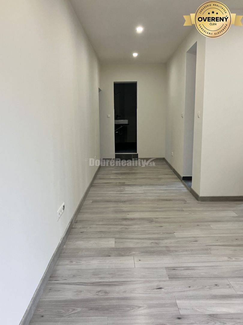 Kompletne zrekonštruovaný 2-izbový byt v Lučenci...